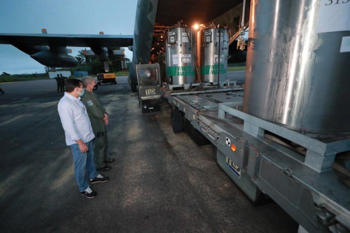 Primeira remessa de isotanques de oxigênio chega em Manaus