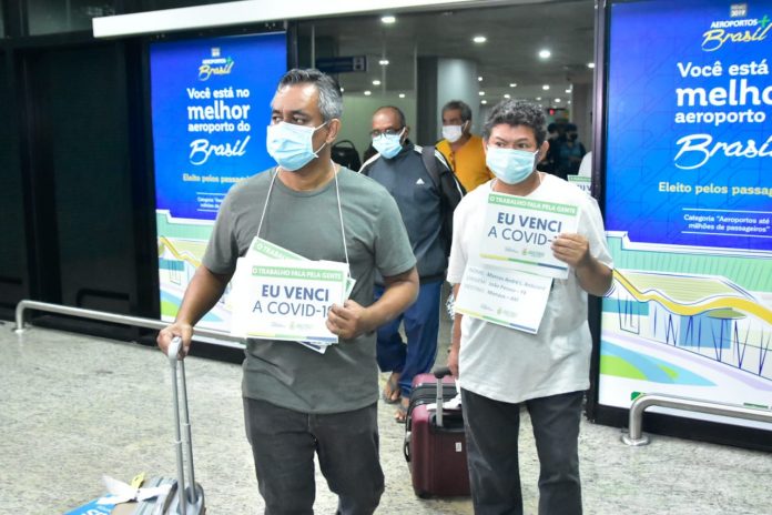 Recuperados da Covid-19, mais 15 pacientes retornam a Manaus