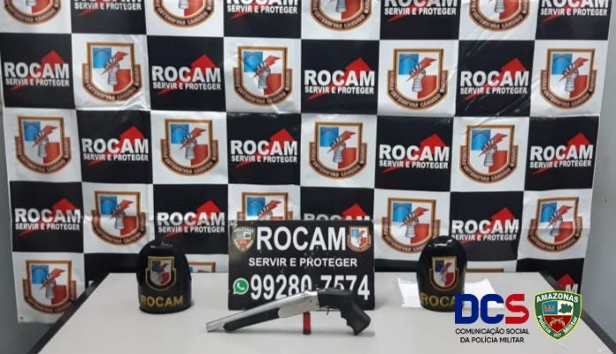 Policiais da Rocam detêm dupla após roubo de carro na zona norte