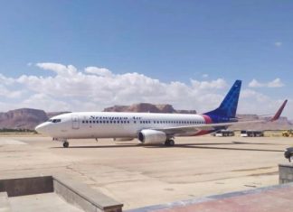 Boeing 737-500 some do radar logo após decolar na Indonésia