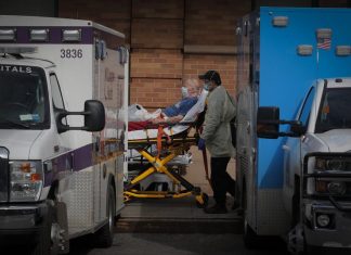 Covid-19: EUA ultrapassam pela primeira vez 4 mil mortes em 24 horas