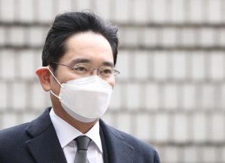 Herdeiro da Samsung é condenado a 30 meses de prisão por suborno