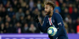 Neymar faz coro e também reclama de arbitragem em Santos x Boca