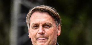 Bolsonaro anuncia suspensão da compra de seringas para vacina contra covid-19