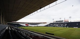 Vasco e Bahia entram em campo para jogo de seis pontos