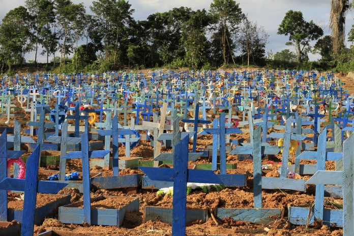 totalizando 287.844 casos da doença no estado. De acordo o boletim, foram confirmados 167 óbitos por Covid-19, sendo 52 ocorridos no dia 09/02 e 115 óbitos foram encerrados por critérios clínicos, de imagem, clínico-epidemiológico ou laboratorial, elevando para 9.452 o total de mortes.