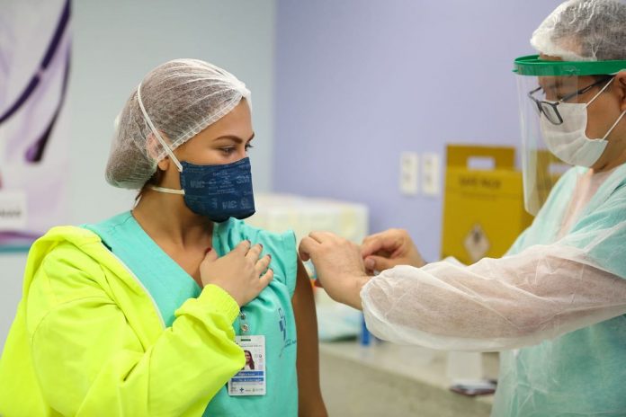 Mais de 115 mil doses de vacina contra covid-19 já foram aplicadas no Amazonas