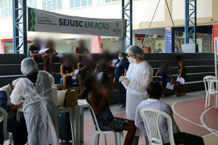 Família vinda do Maranhão sob suspeita de tráfico humano realiza teste para a Covid-19
