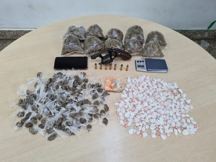 SSP-AM prende quatro pessoas e apreende arma, drogas e dinheiro na Compensa