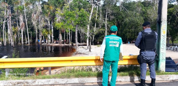Balneários de Novo Airão passam por fiscalização da Polícia Militar
