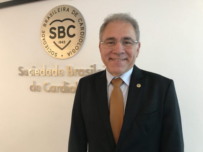 Marcelo Queiroga é escolhido por Bolsonaro para substituir Pazuello no Ministério da Saúde
