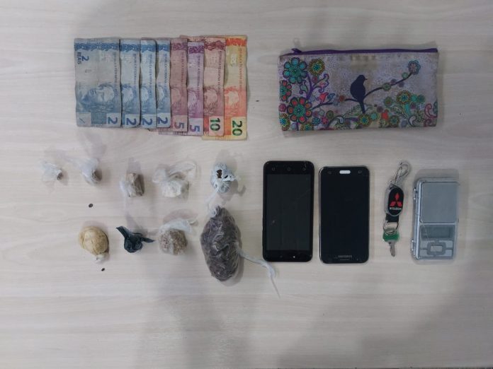 Em Manaus, quatro homens são presos e um adolescente é apreendido pela PM