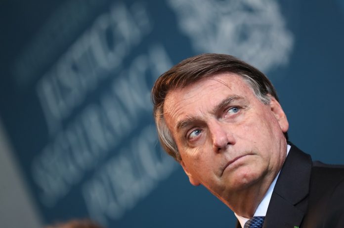 Bolsonaro critica o STF e diz que Brasil ‘é um barril de pólvora’