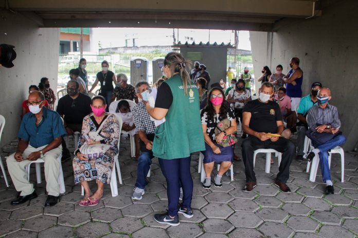 Covid-19: vacinação para pessoas de 18 a 34 anos, com comorbidades, começa na segunda
