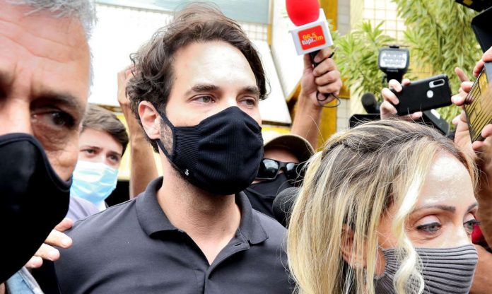 Mãe de menino Henry muda versão e diz que era agredida por Jairinho