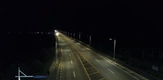 Serviços na iluminação cênica e náutica da Ponte Rio Negro avançam