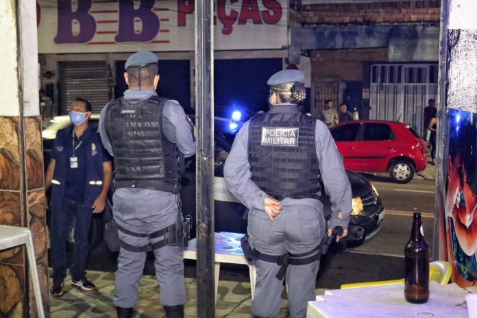 Em Manaus, bares descumprem medidas e são fechados