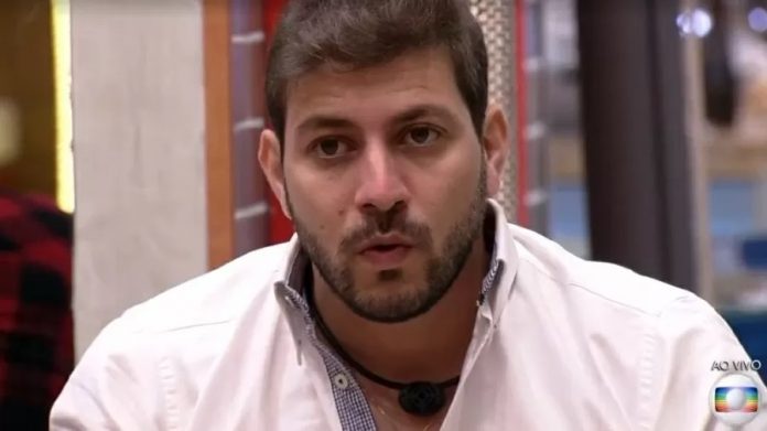 Caio é o 11º eliminado do 'BBB 21' com 70,22% dos votos