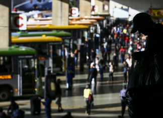 IBGE estima que desempregados no Brasil são 14,4 milhões