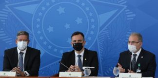 Queiroga anuncia antecipação de doses da vacina da Pfizer