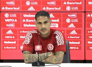 Após reunião, direção do Inter anuncia permanência de Paolo Guerrero