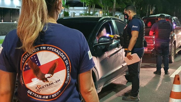 Detran-AM realiza operações e flagra 58 motoristas alcoolizados