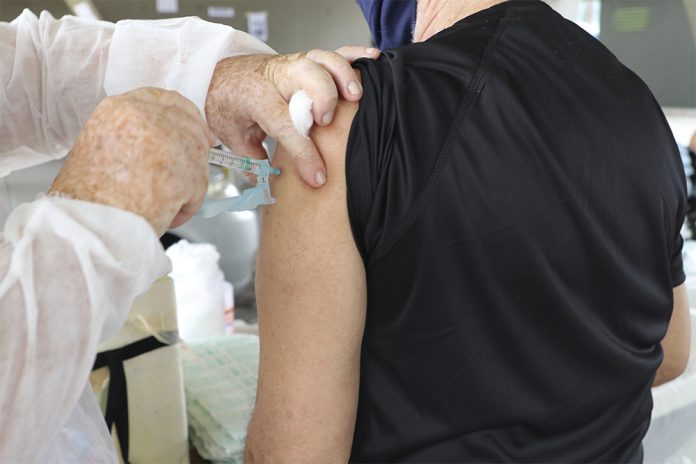 Mais de 924 mil doses de vacina contra covid-19 já foram aplicadas no AM