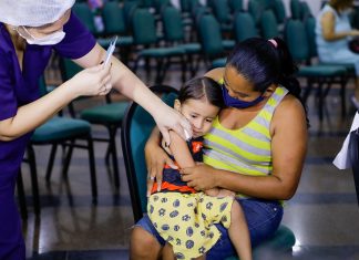 Mais de 900 crianças de 3 e 4 anos de idade já foram vacinadas contra a covid em Manaus