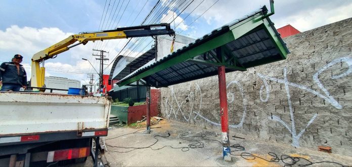 Abrigo de ônibus é implantado na avenida Torquato Tapajós