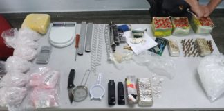 Polícia encontra drogas e munições na casa de homem morto em condomínio