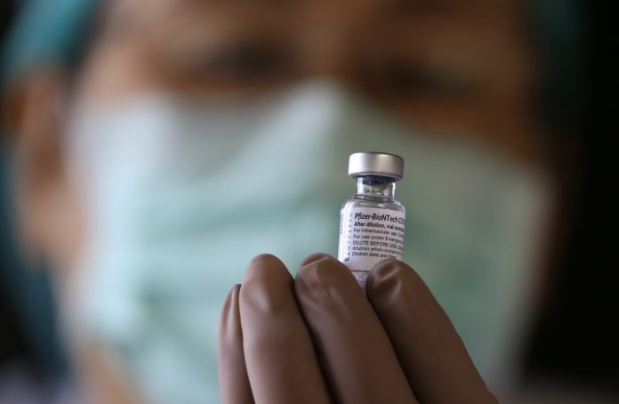 Anvisa autoriza ampliação da validade de vacina da Pfizer