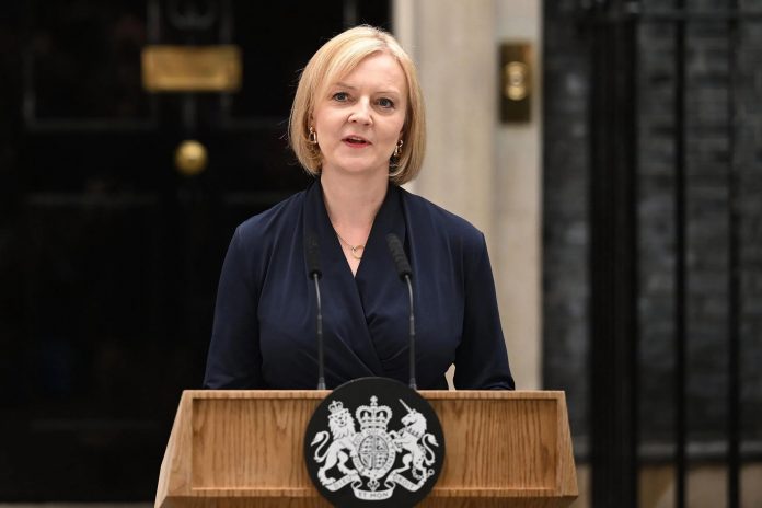 Primeira-ministra britânica renuncia ao cargo após 45 dias