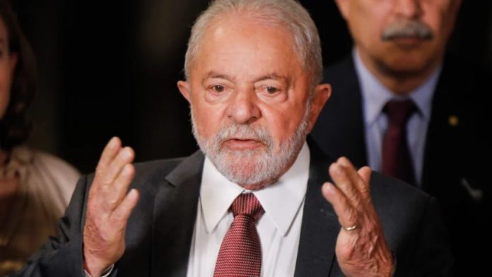 Lula tem alta hospitalar após retirar lesão na laringe
