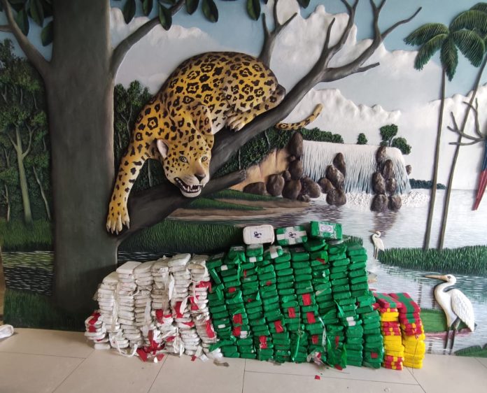 Homem é preso com mais de 300 kg de drogas em Codajás