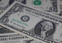 Dólar ultrapassa R$ 5,40 com indefinição sobre equipe econômica do governo
