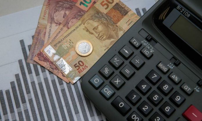 Necessidade de financiamento do governo cai 77,5% em 2021, diz IBGE