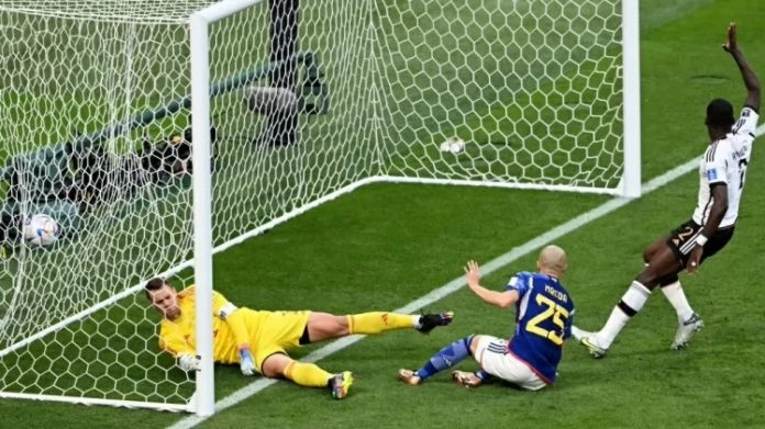 gol-do-japao-contra-a-alemanha-e-anulado-por-impedimento-na-copa-do-mundo-1669209564765_v2_750x421.jpg (1) Japão surpreende e vence tetracampeã Alemanha de virada