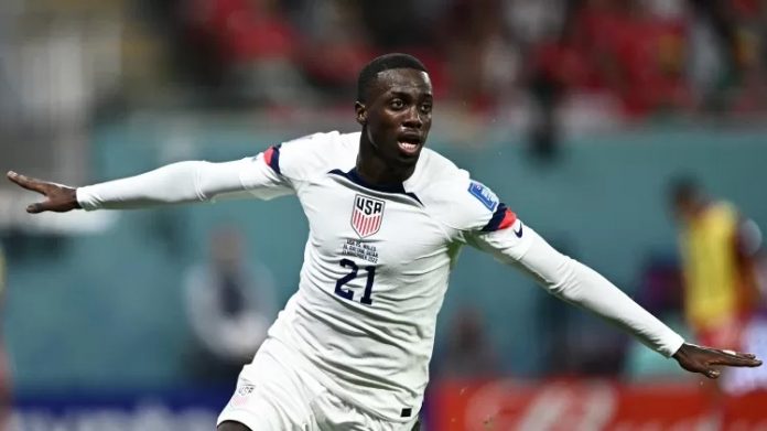 timothy-weah-comemora-seu-gol-pelos-estados-unidos-contra-gales-na-copa-do-mundo-1669060007908_v2_750x421 País de Gales e EUA estreiam com empate em 1 a 1 pelo Grupo B
