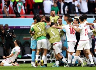 Em jogo com primeira expulsão, Irã derrota País de Gales nos minutos finais
