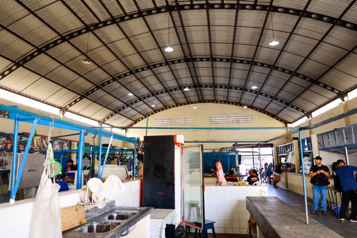 David Almeida assina ordem de serviço para início das obras do mercado municipal Maximino Corrêa