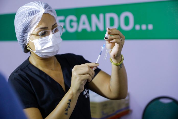 Mais de 22 mil doses de vacina contra a covid-19 chegam ao Amazonas
