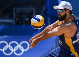 Campeão olímpico Bruno Schmidt anuncia aposentadoria do vôlei de praia