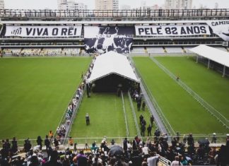 Corpo de Pelé é velado em cerimônia aberta na Vila Belmiro