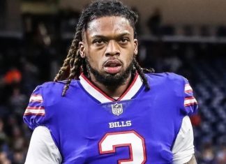 Jogador do Buffalo Bills desmaia durante jogo e deixa campo em ambulância