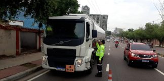 Operação ‘Carga Pesada’ fiscaliza veículos na zona Leste de Manaus