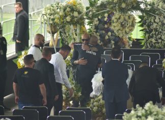 Pelé será enterrado em Santos nesta terça-feira