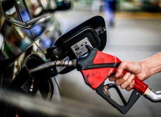 Preço de venda de gasolina para as distribuidoras tem aumento, anuncia Petrobras