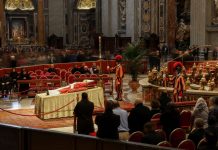 Papa Francisco elogia Bento XVI; Vaticano se prepara para funeral