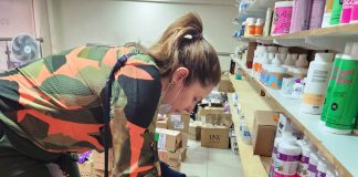 Visa Manaus interdita mais de 400 itens na fiscalização sanitária com foco em pomadas de cabelo