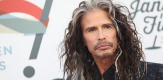 Steven Tyler é oficialmente indiciado por abuso sexual de adolescente